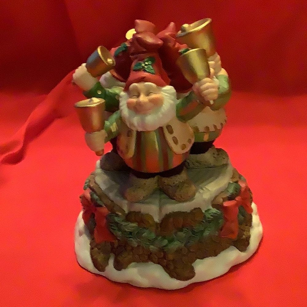 Fitz and Floyd Holiday Hamlet music box